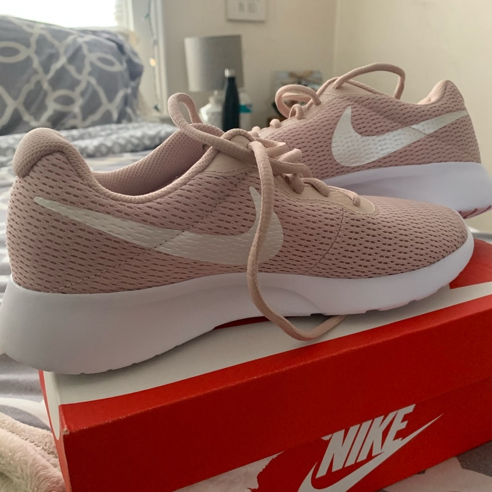 Nike tennis shoes